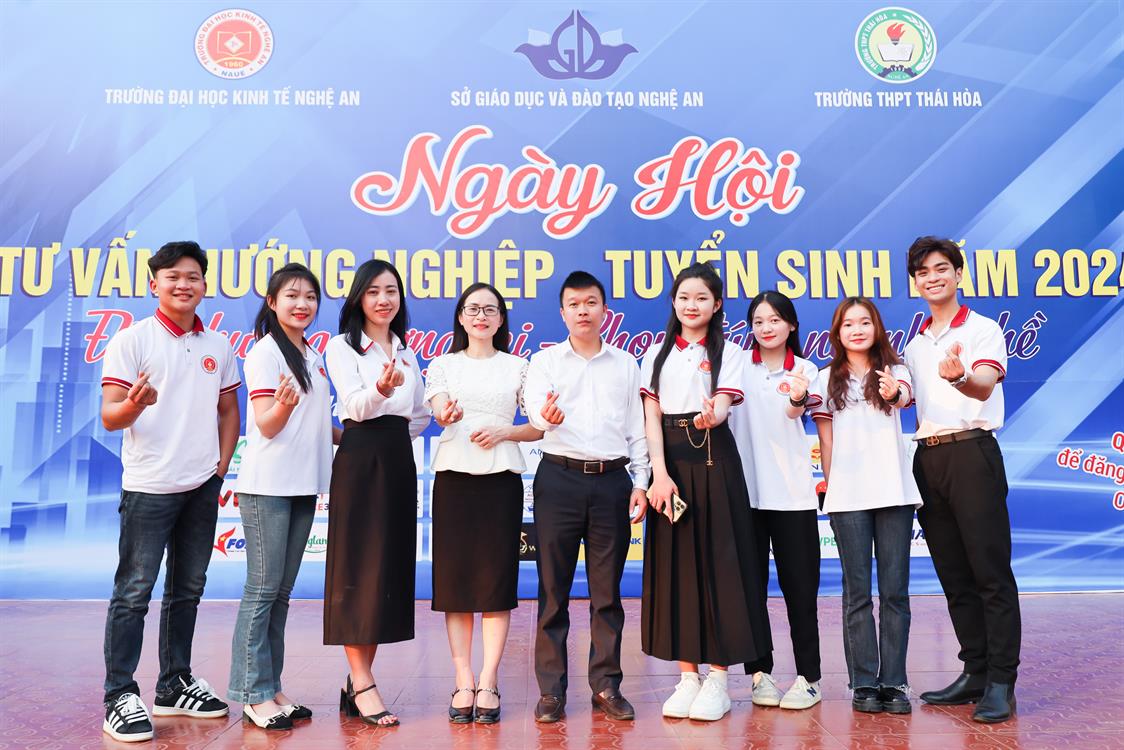 NAUE tổ chức “Ngày hội Tư vấn hướng nghiệp - Tuyển sinh 2024” – Nhiều thông tin giá trị, bổ ích!