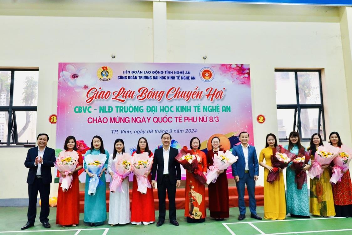 Sôi nổi các hoạt động chào mừng ngày 8/3 tại Trường Đại học Kinh tế Nghệ An