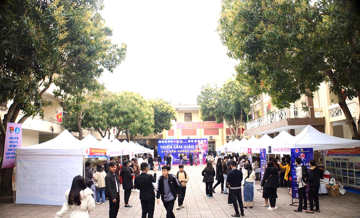 Spin Samurai casino lobby interface showcasing game categories and promotional banners