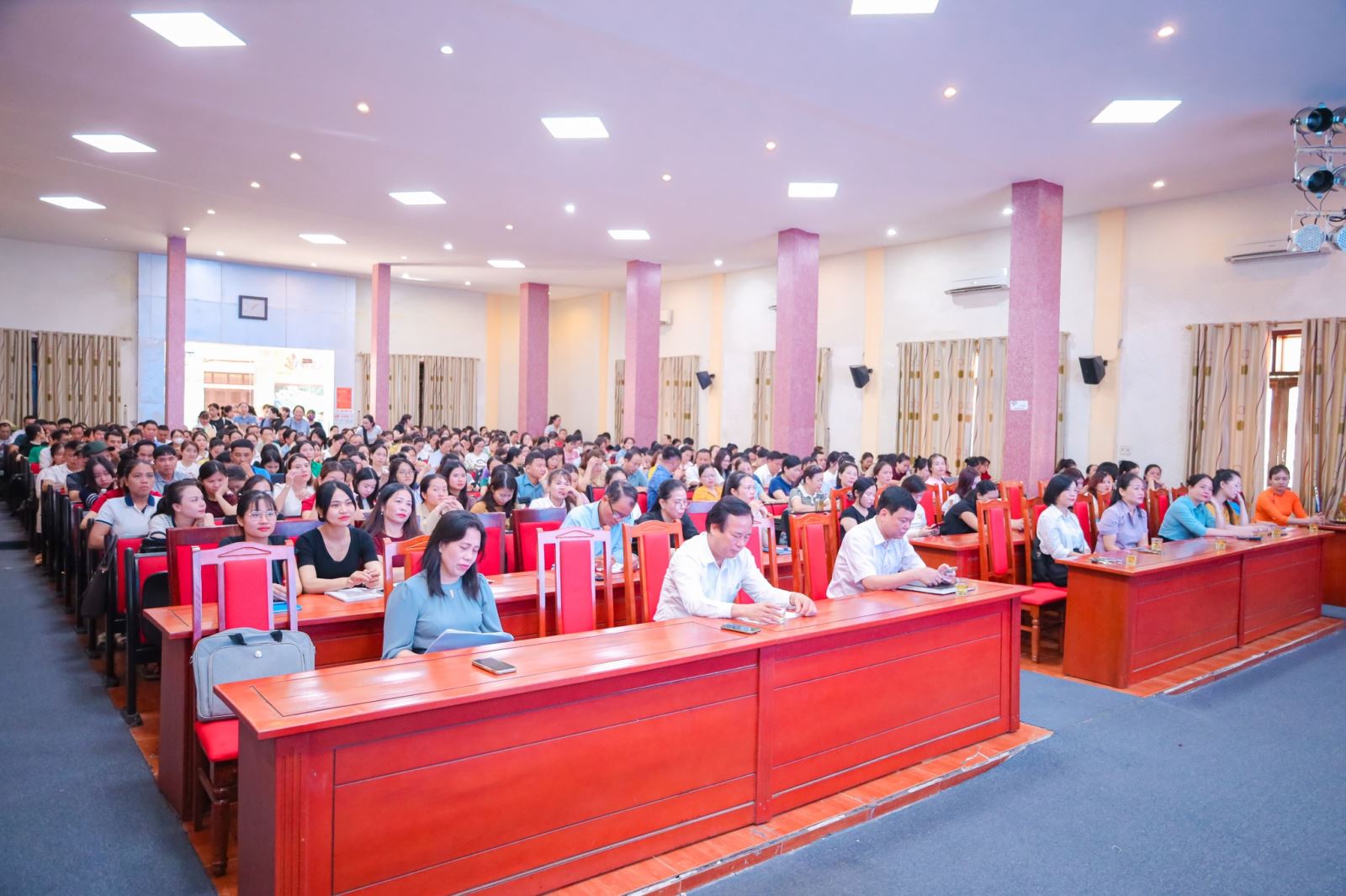 Các đai biểu tham dự