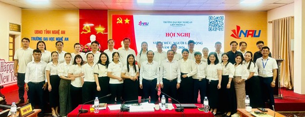 Title: Các đại biểu cùng toàn thể viên chức, người lao động Liên phòng II chụp ảnh lưu niệm tại Hội nghị. - Description: Ảnh tập thể đại biểu và viên chức, người lao động Liên phòng II tại Hội nghị ngày 22/8/2026.