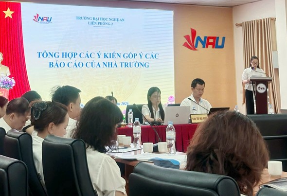 Title: Đồng chí Phó Trưởng phòng Kế hoạch - Tài chính thông qua nội dung tổng hợp các ý kiến góp ý. - Description: Phó Trưởng phòng Kế hoạch - Tài chính trình bày nội dung tổng hợp góp ý tại Hội nghị.