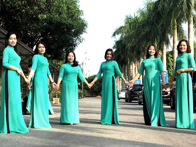 Nữ cán bộ, giảng viên Trường Đại học Kinh tế Nghệ An tưng bừng hưởng ứng tuần lễ áo dài chào mừng ngày 8/3
