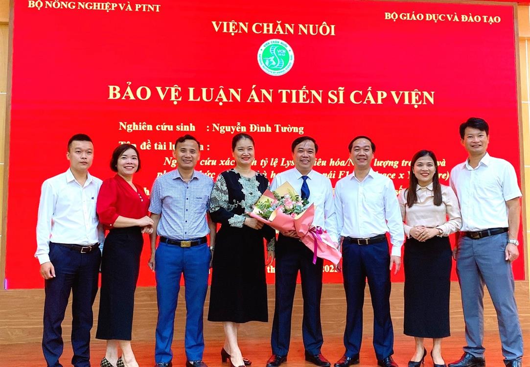 Trường Đại học Kinh tế Nghệ An chúc mừng NCS Nguyễn Đình Tường bảo vệ thành công luận án tiến sĩ