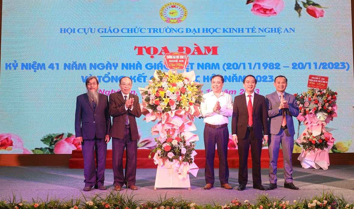 Hội Cựu giáo chức Trường Đại học Kinh tế Nghệ An: Họp mặt kỷ niệm Ngày Nhà giáo Việt Nam