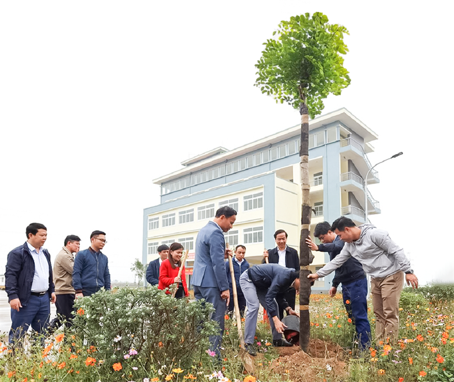 NAUE tổ chức Tết trồng cây xanh Xuân Quý Mão 2023