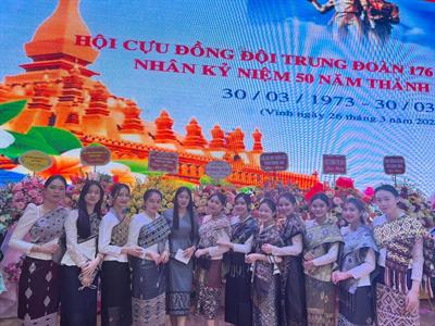 Câu lạc bộ hữu nghị Việt - Lào Trường Đại học Kinh tế Nghệ An tham dự lễ kỷ niệm 50 năm ngày truyền thống Trung đoàn 176