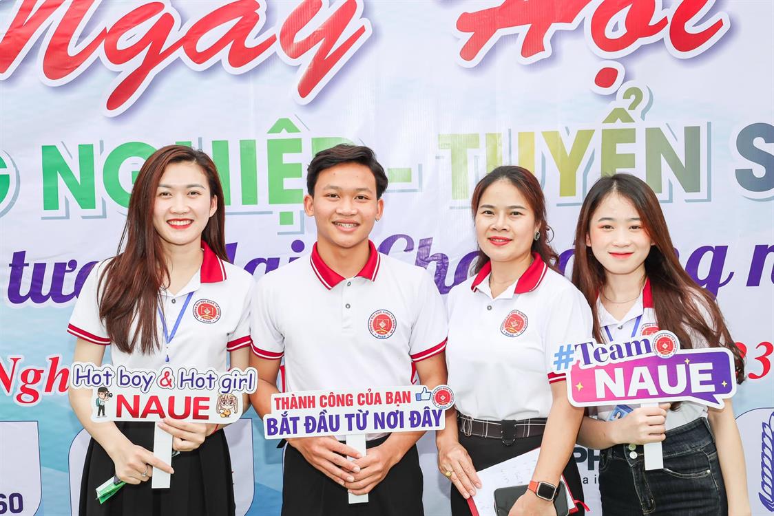 NAUE ĐỒNG HÀNH CÙNG PHỤ HUYNH, HỌC SINH THPT CHỌN NGÀNH, CHỌN NGHỀ TẠI HUYỆN NGHI LỘC