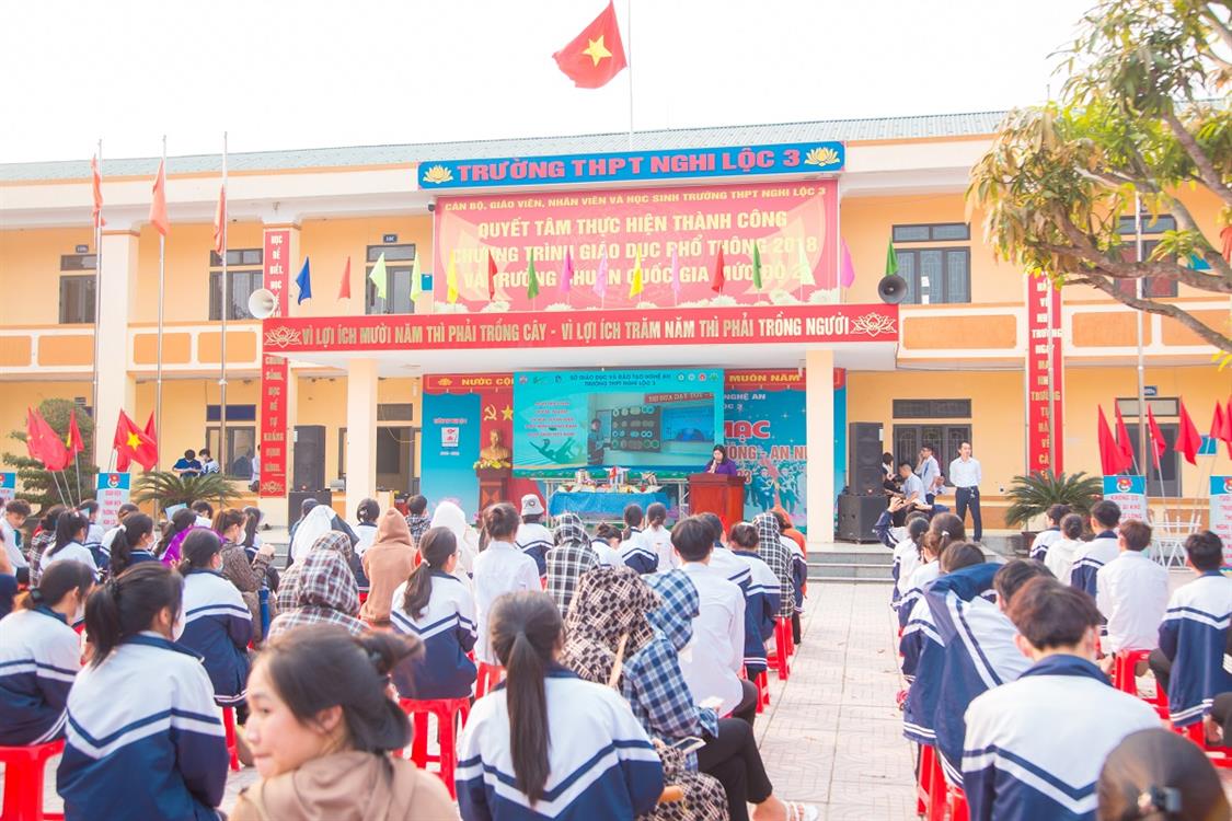 NAUE tham gia hướng nghiệp và tư vấn tuyển sinh tại Nghi Lộc