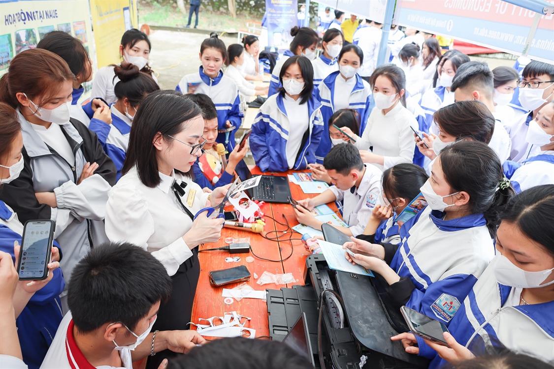 Trường Đại học Kinh tế Nghệ An cam kết 100% sinh viên tốt nghiệp ra trường được giới thiệu việc làm.