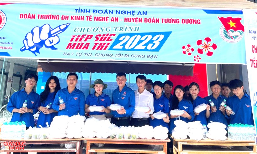 Sắc xanh tình nguyện NAUE tiếp sức mùa thi 2023