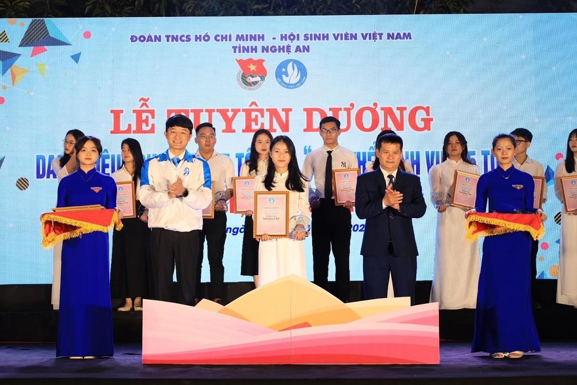 Chân dung sinh viên Bùi Thị Trà đạt giải thưởng “Sinh viên 5 tốt” và “Sao tháng Giêng” cấp tỉnh năm 2023