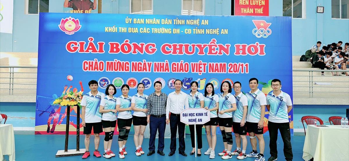 Đoàn thể thao Trường Đại học Kinh tế Nghệ An tham gia Giải Bóng chuyền hơi nam nữ do Khối Thi đua các trường Đại học, Cao đẳng Nghệ An