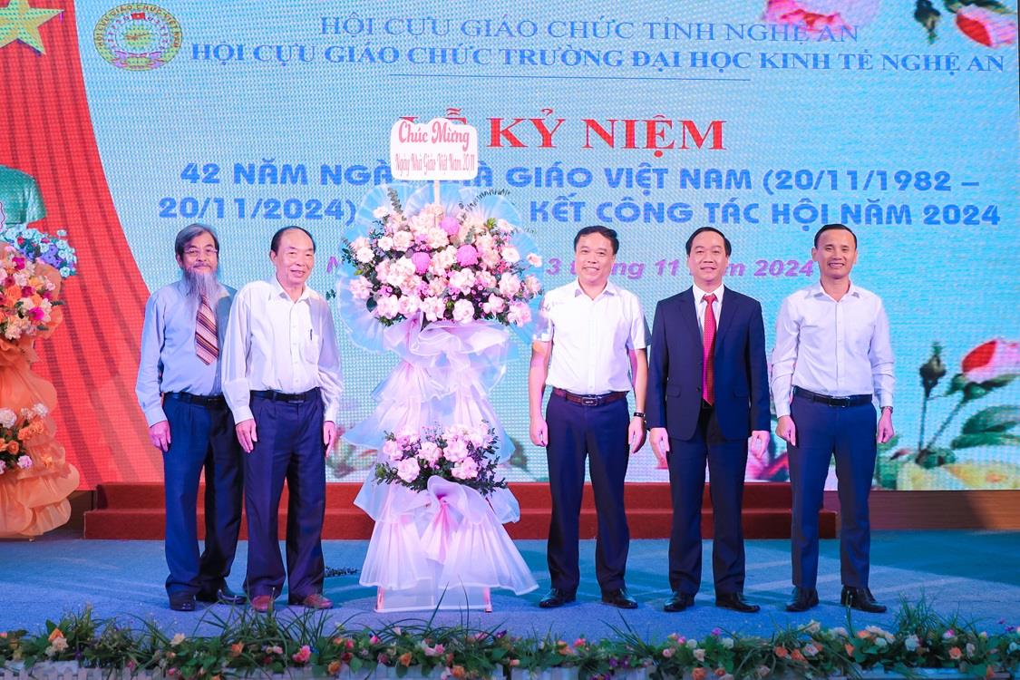 Lễ kỉ niệm ngày Nhà giáo Việt Nam 20/11 của Hội Cựu giáo chức Trường Đại học Kinh tế Nghệ An