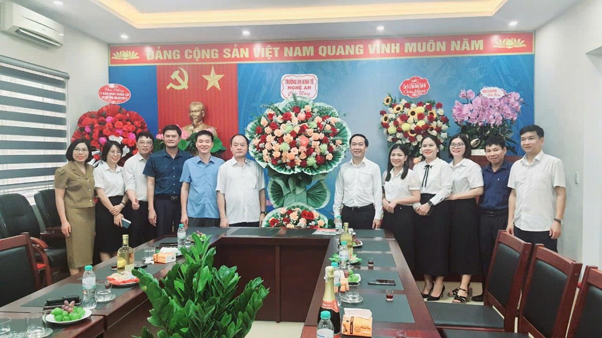 Trường Đại học Kinh tế Nghệ An chúc mừng 17 năm thành lập Ban quản lý Khu kinh tế Đông Nam