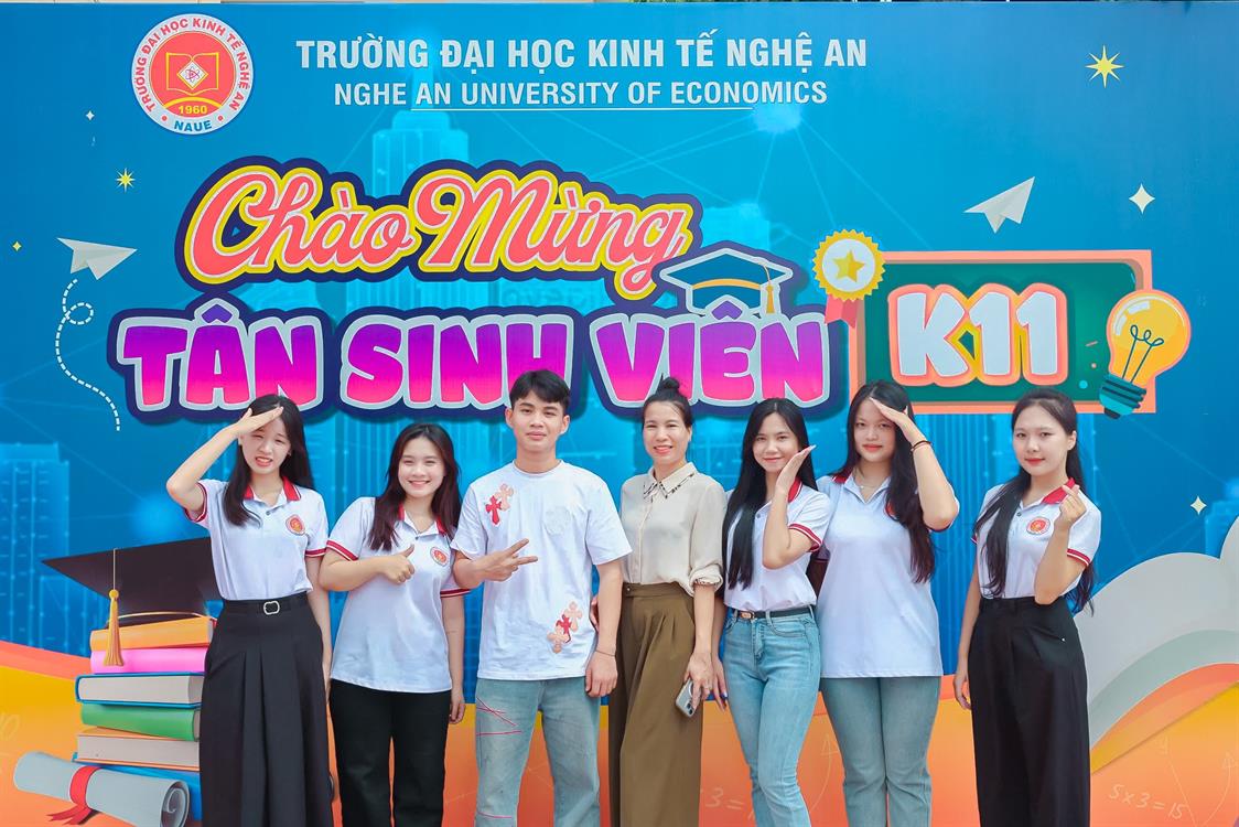 Trường Đại học Kinh tế Nghệ An đón tân sinh viên K11 nhập học