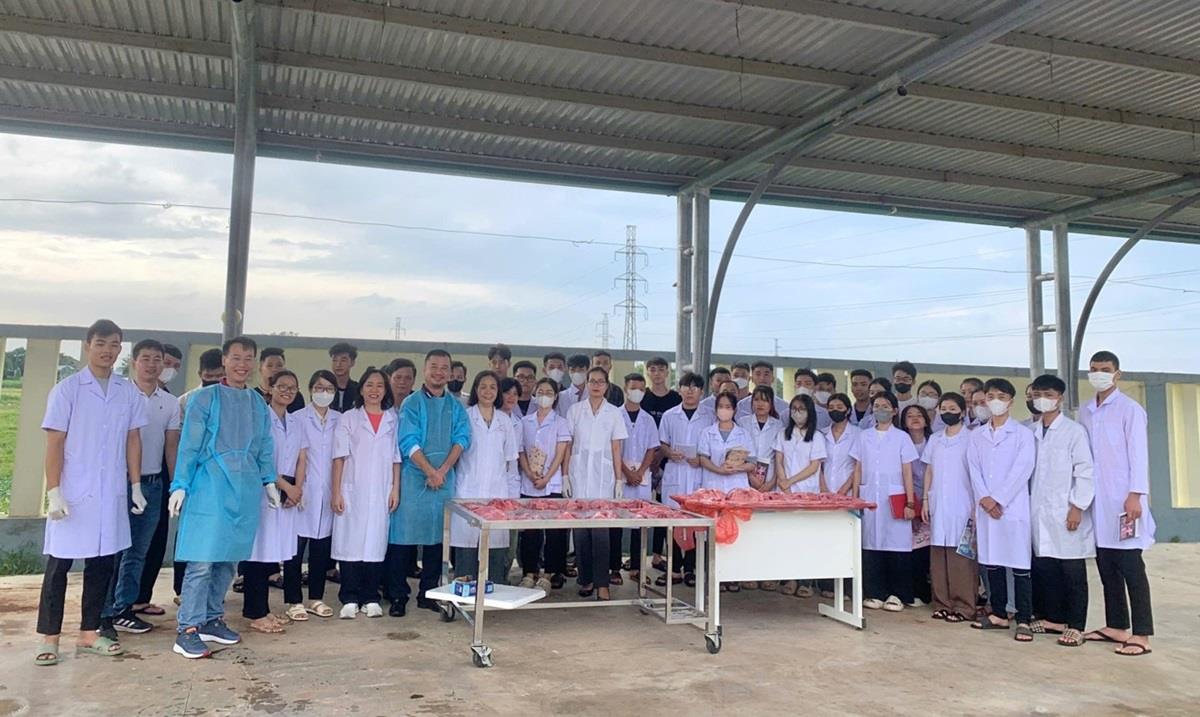 Chương trình đào tạo Ceva School 2024 “Phương pháp chấm điểm phổi” - CLP (Ceva Lung Program) tại Trường Đại học Kinh tế Nghệ An - Thực học thực hành ngay trên ghê giảng đường