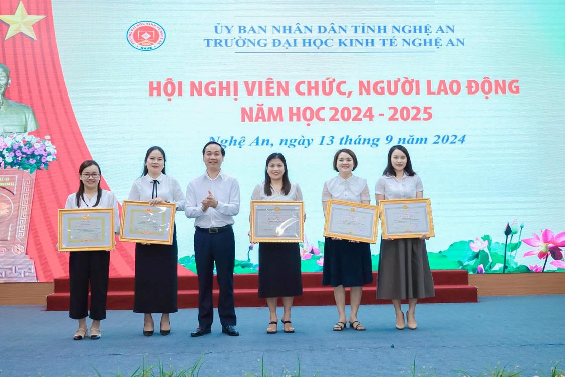 Hội nghị Cán bộ viên chức Người lao động Trường Đại học Kinh Tế Nghệ An năm học 2024-2025