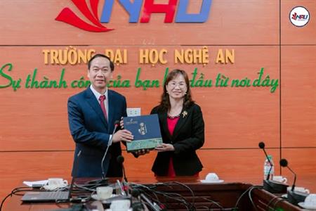 ĐOÀN ĐẠI BIỂU TRƯỜNG ĐẠI HỌC QUẢNG TÂY THĂM VÀ LÀM VIỆC TẠI TRƯỜNG ĐẠI HỌC NGHỆ AN
