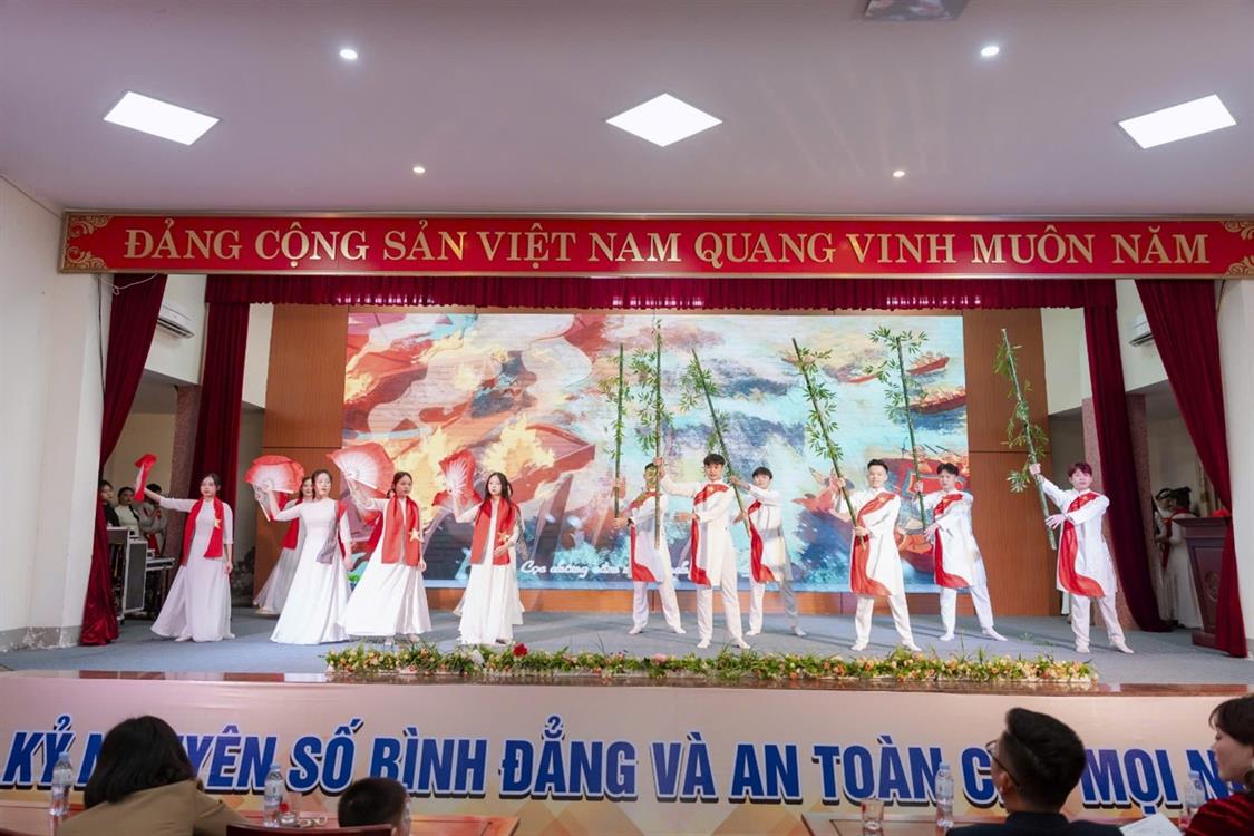 Khoa Tài chính – Ngân hàng xuất sắc đạt giải ba chương trình văn nghệ chào mừng ngày Nhà Giáo Việt Nam 20/11