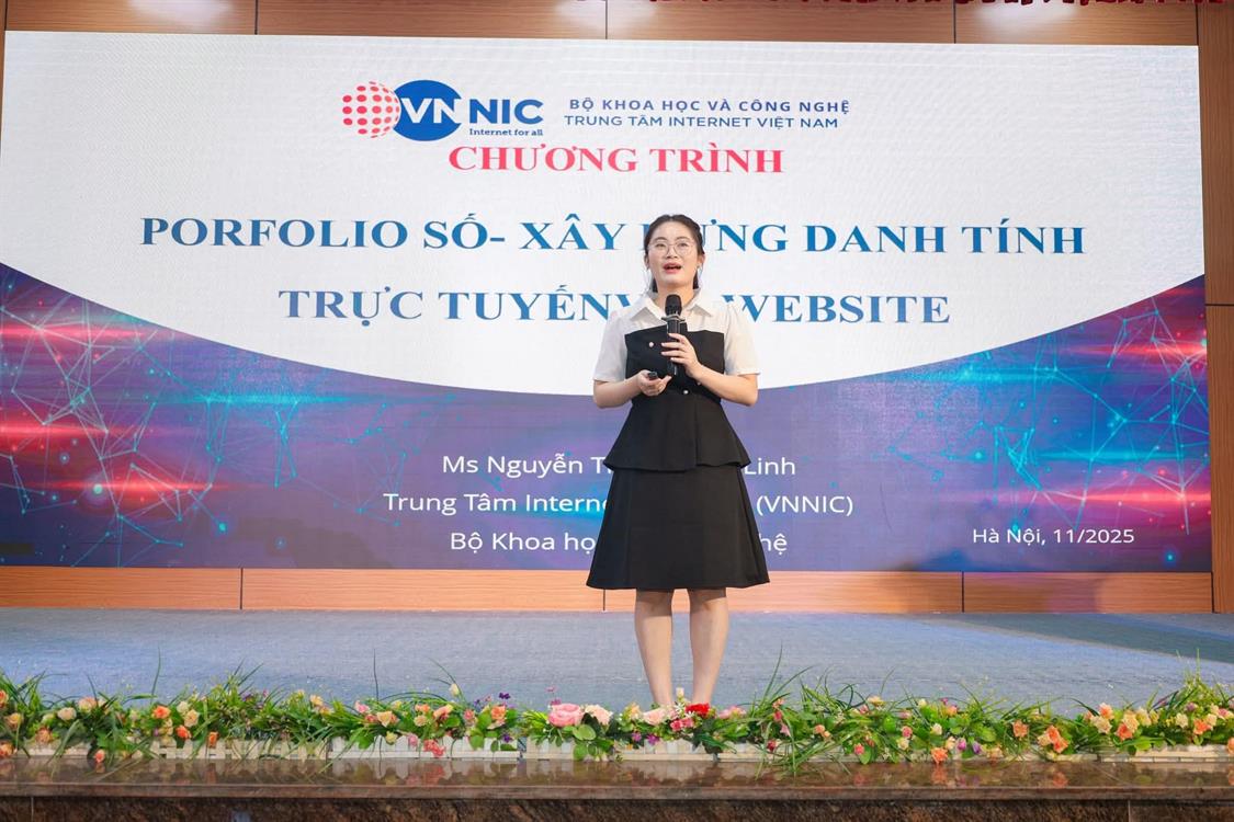 XÂY DỰNG DANH TÍNH TRỰC TUYẾN – KỸ NĂNG SỐ QUAN TRỌNG CHO SINH VIÊN KT–QTKD TRONG UNITOUR 2025