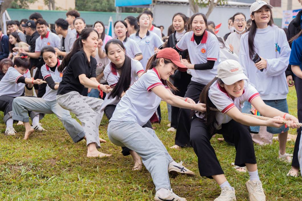 Uni Tour 2025 thành công rực rỡ, lan tỏa tinh thần sáng tạo sinh viên Đại học Nghệ An!