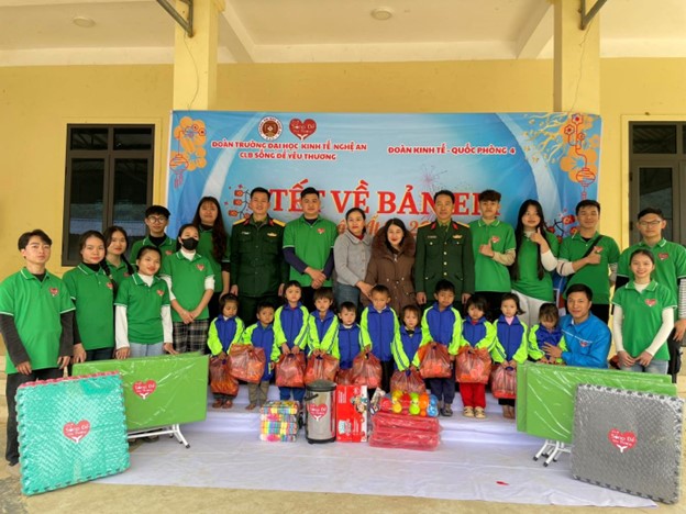 Khoa Tài chính – Ngân hàng chung tay cùng “Tết về bản em”