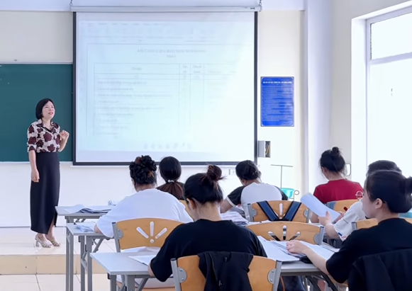 Buổi học Thực hành kế toán tài chính tại Khoa Kế toán - Kiểm toán, Trường Đại học Nghệ An