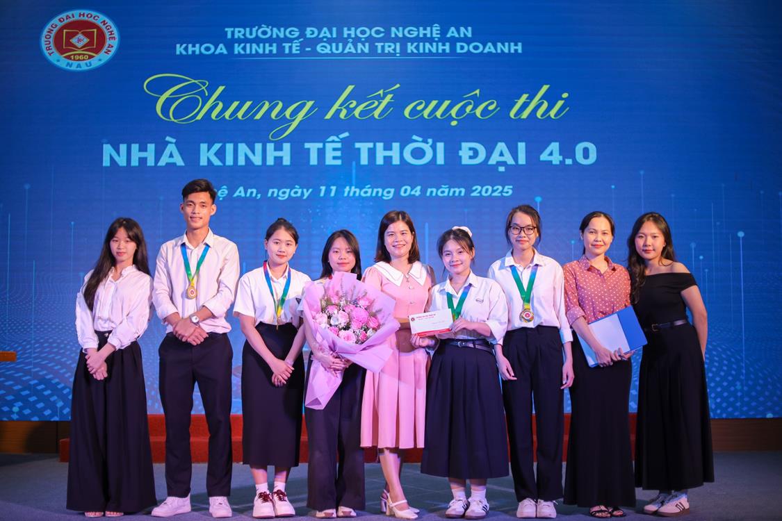 CHÚC MỪNG CÁC ĐỘI THI XUẤT SẮC NHẤT – NHÀ KINH TẾ THỜI ĐẠI 4.0