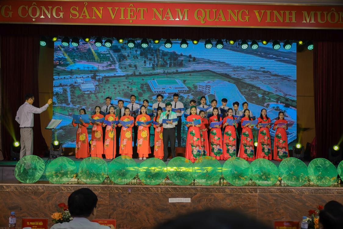 CHÚC MỪNG TRƯỜNG ĐẠI HỌC NGHỆ AN