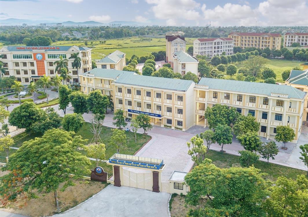BAN GIÁM HIỆU 