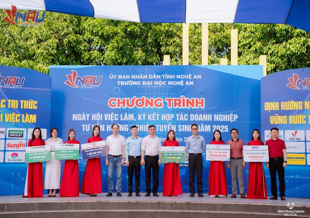 Doanh nghiệp đồng hành cùng sinh viên: Ngày hội việc làm và hướng nghiệp 2025 tại Trường Đại học Nghệ An