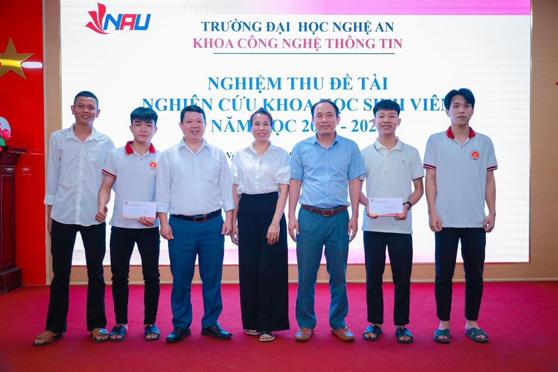Hội nghị Tổng kết hoạt động khoa học và công nghệ của Sinh viên năm học 2024-2025 Khoa Công nghệ Thông tin.