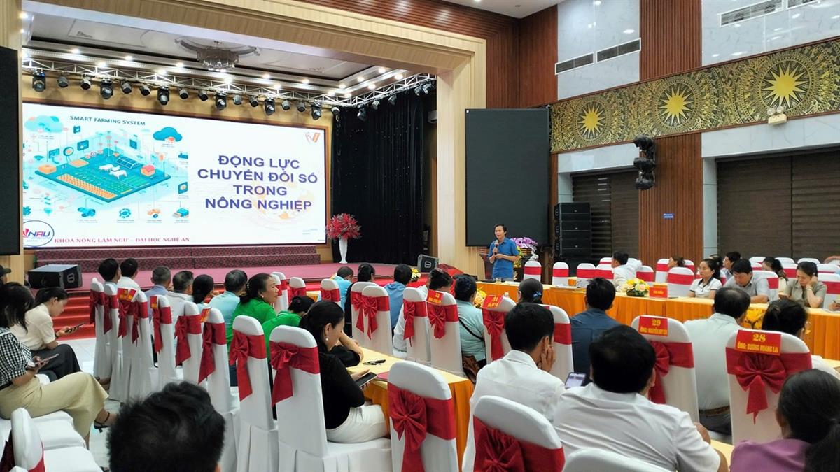 Khoa Nông Lâm Ngư, Trường Đại học Nghệ An phối hợp với Hội Nông dân tỉnh tổ chức tập huấn nâng cao kiến thức cho nông dân tại Thành phố Vinh