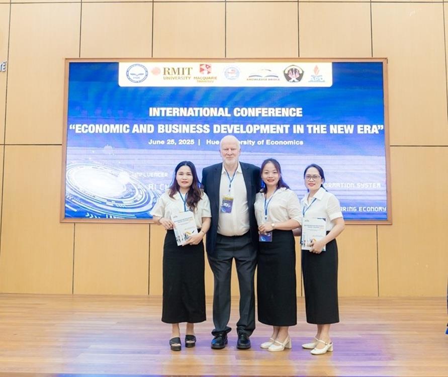 Giảng viên Khoa Khoa học Cơ bản, Trường Đại học Nghệ An, tham dự Hội thảo quốc tế tại Đại học Kinh tế Huế