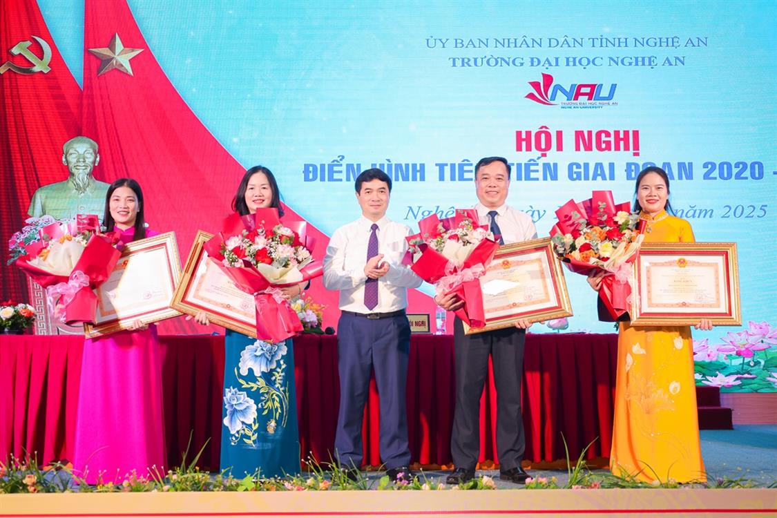 Hội nghị Điển hình Tiên tiến Trường Đại học Nghệ An Giai đoạn 2020-2025: Khẳng định giá trị và định hướng Phát triển