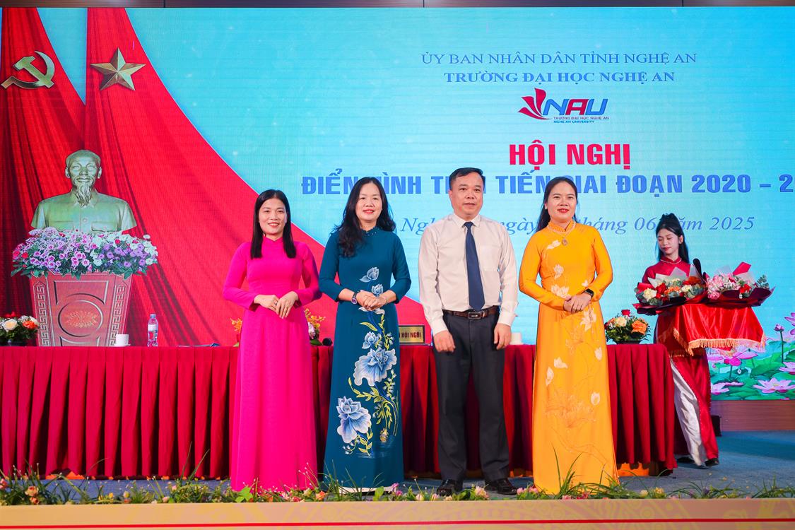 Khoa Kinh tế – Quản trị Kinh doanh: Ghi dấu một chặng đường cống hiến – Vững bước tương lai