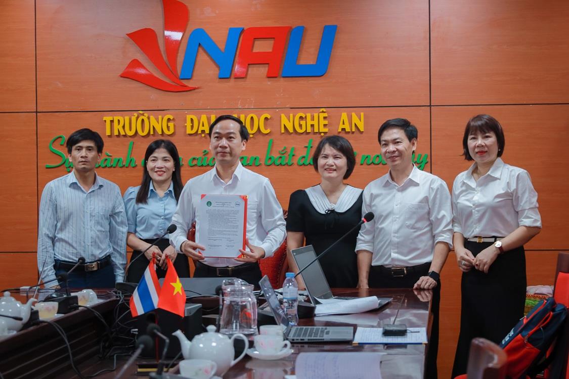 Lễ ký kết hợp tác giữa Trường Đại học Nghệ An và Trường Đại học Rajabhat Maha Sarakham, Thái Lan