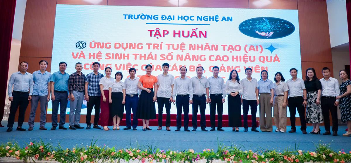NAU tập huấn “Ứng dụng trí tuệ nhân tạo (AI) và hệ sinh thái số nâng cao hiệu quả công việc của cán bộ, giảng viên”