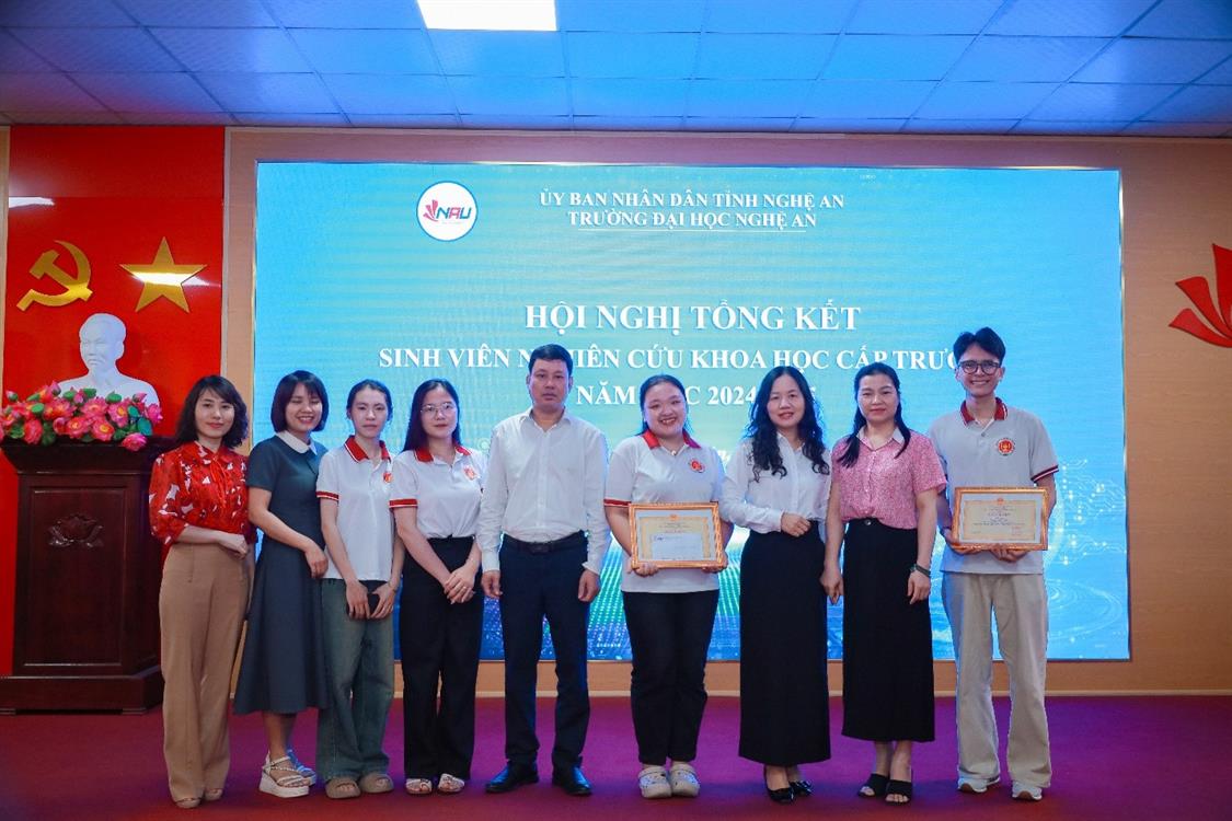 Sinh viên ngành Tài chính – Ngân hàng xuất sắc giành giải nhất và giải ba Sinh viên nghiên cứu khoa học cấp trường
