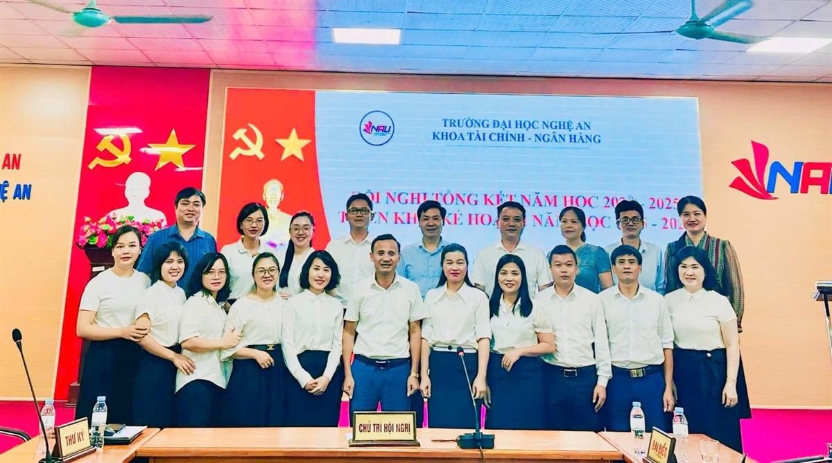 Khoa Tài chính - Ngân hàng tổ chức Hội nghị Tổng kết năm học  2024 – 2025, triển khai Kế hoạch năm học 2025 - 2026 