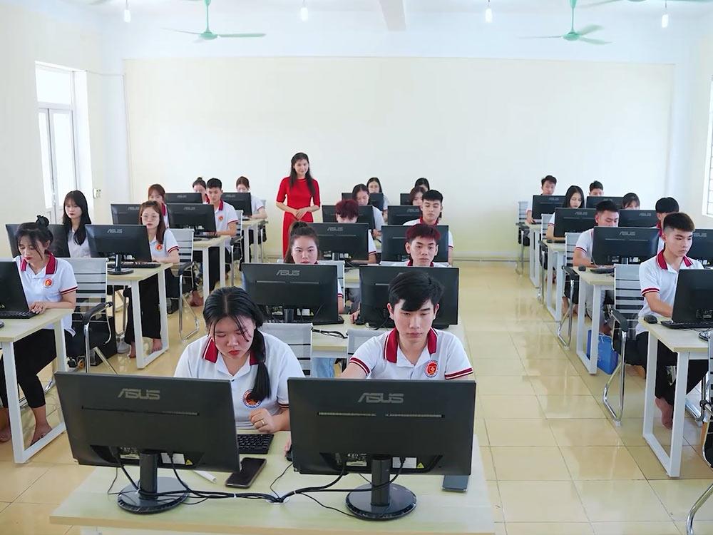 Quản lý Nghiên cứu khoa học và Hợp tác quốc tế