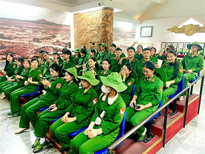 Sinh viên Trường Đại học Nghệ An tham quan, học tập thực tế tại Khu di tích lịch sử Ngã Ba Đồng Lộc