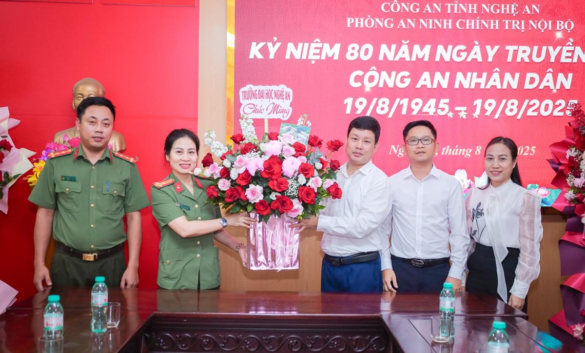 Trường Đại học Nghệ An chúc mừng lực lượng Công an nhân dân nhân dịp kỷ niệm Ngày truyền thống 19/8