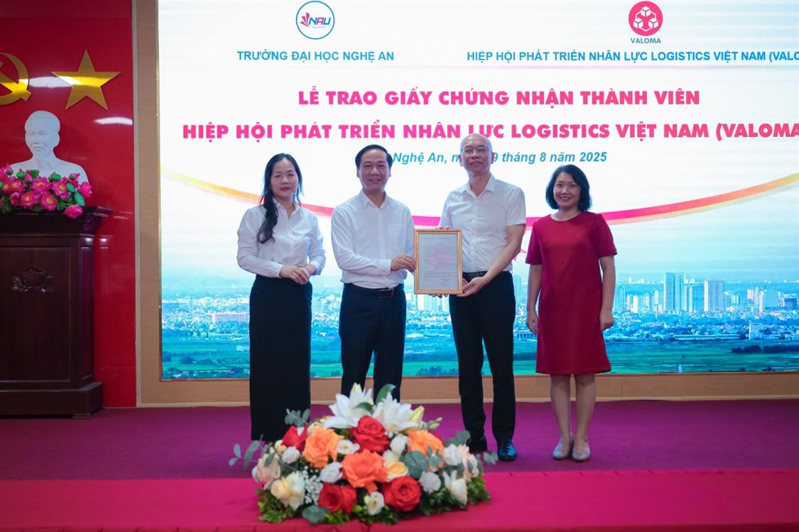 Trường Đại học Nghệ An (NAU) vinh dự đón nhận Giấy chứng nhận thành viên Hiệp hội Phát triển nhân lực Logistics Việt Nam (VALOMA)