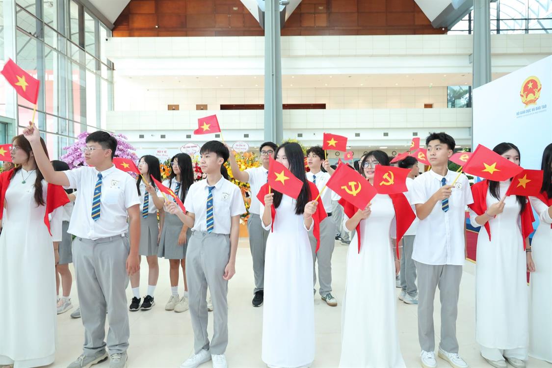 Cần thế hệ trẻ giỏi giang, nhân ái, kiên cường