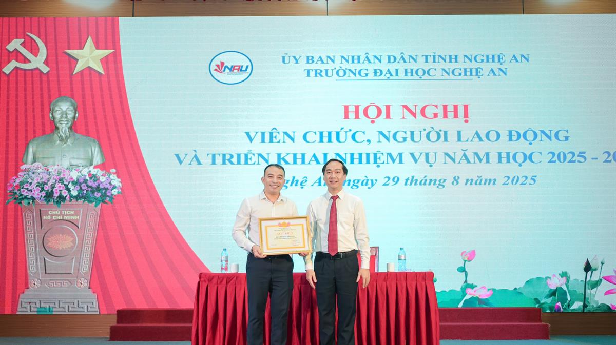 Chúc mừng thành công hội nghị công chức, viên chức và người lao động trường Đại học Nghệ An 2025