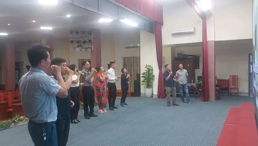 Công đoàn Trường Đại học Nghệ An chuẩn bị cho Hội thi Tiếng hát Karaoke 2025