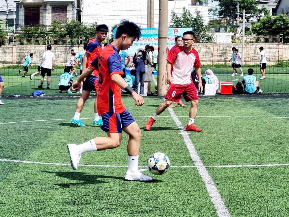 Khai mạc giải bóng đá nam mở rộng chào mừng Tân sinh viên K12 - Trường Đại học Nghệ An