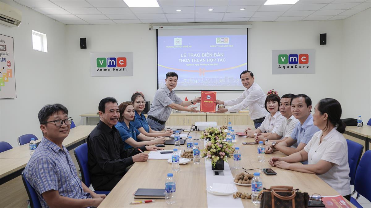 Tiếp tục xây dựng mối quan hệ giữa nhà trường và doanh nghiệp, mở rộng hợp tác quốc tế